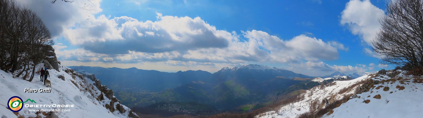 48 Dalle alture del Pralongone vista sulla Valle Imagna e verso il Resegone.jpg